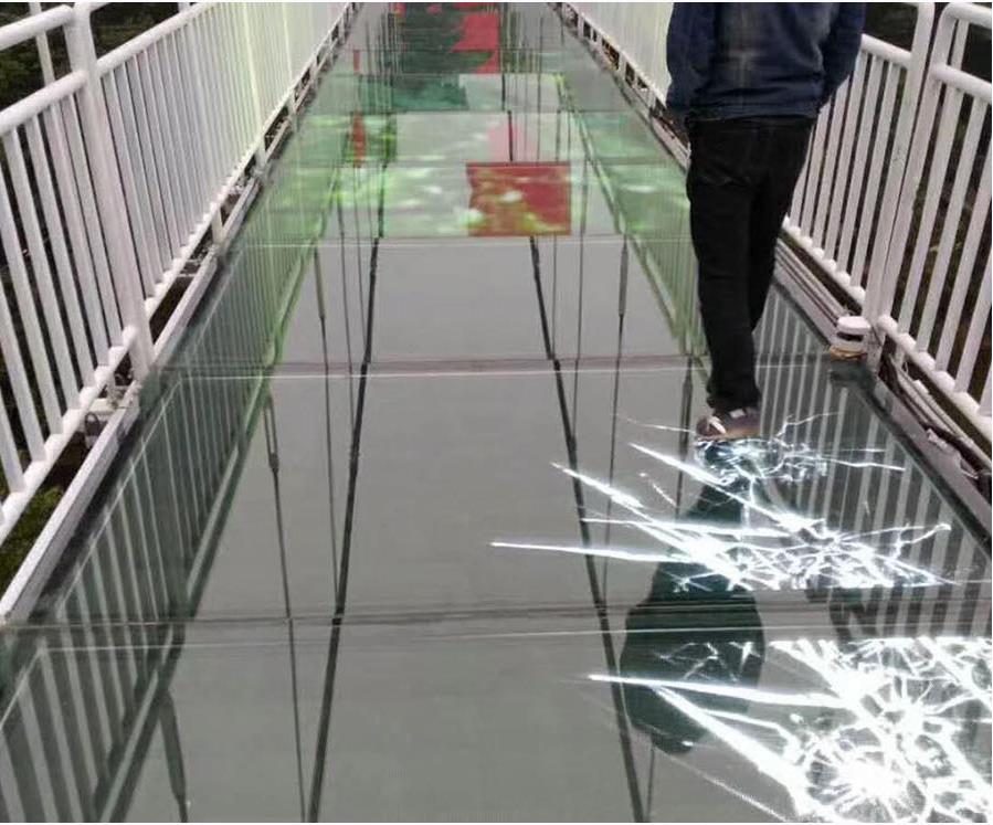 江南LED玻璃栈道屏